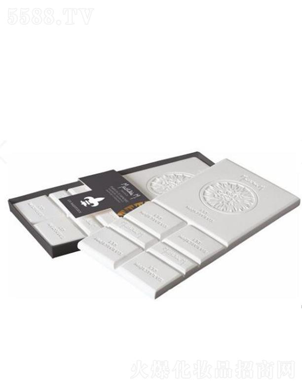 ������(�Ϻ�)Ʒ�ƹ����ɷ����޹�˾���Ϻ������� ��?sh��)۠��������ʯ�?��̫�(y��ng)��ϵ�У��ʼ��Sβ����