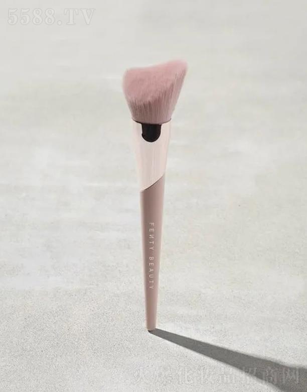 ·����܎��ˮ���yƷ(�Ϻ�)���޹�˾��Fenty BeautyĘ�a֮�����݆��ˢ190 �����沿����