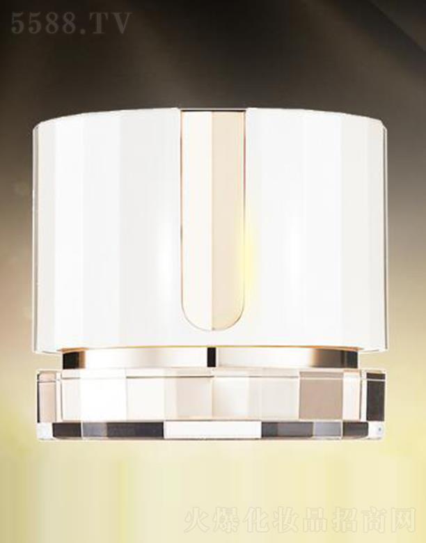 ���ݳ����|���F�ˣ����|���F��ħ���F��˪