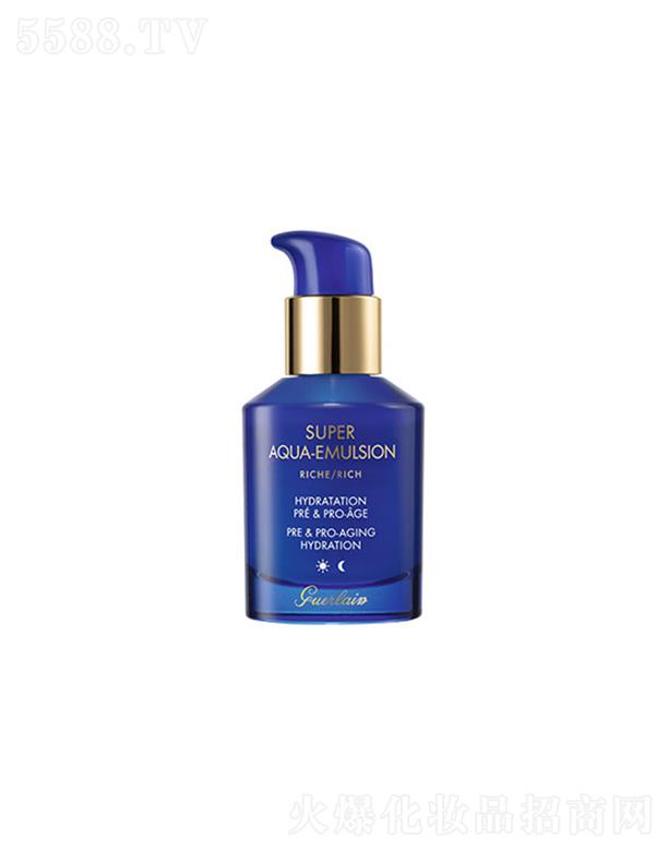 ���mˮ���ഺ��ӯ������Һ���̝�(r��n)�ͣ����b ��ӯˮ��(r��n)�л���