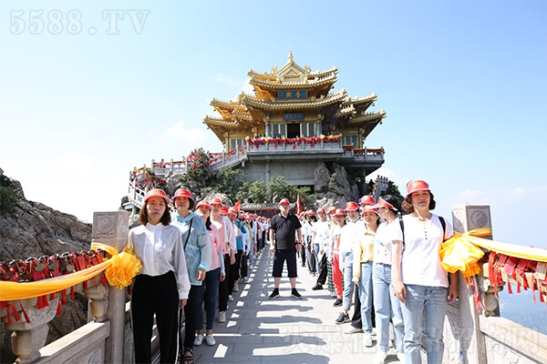 天地廣闊,人間值得 天地廣闊,人間值得