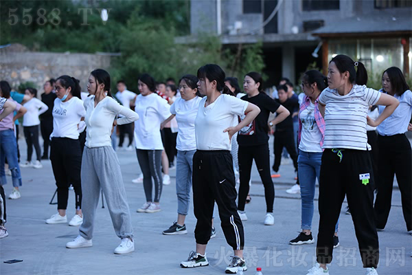 �W�����W�Ļ����I���Ͼ�ɽ�L��