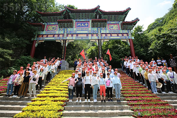 �](m��i)�е����˵�ɽ�