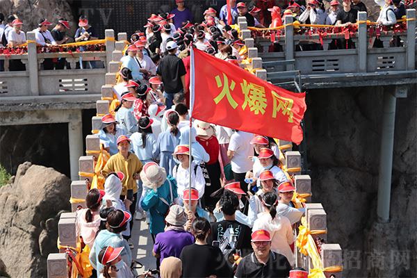 �](m��i)�е����˵�ɽ�