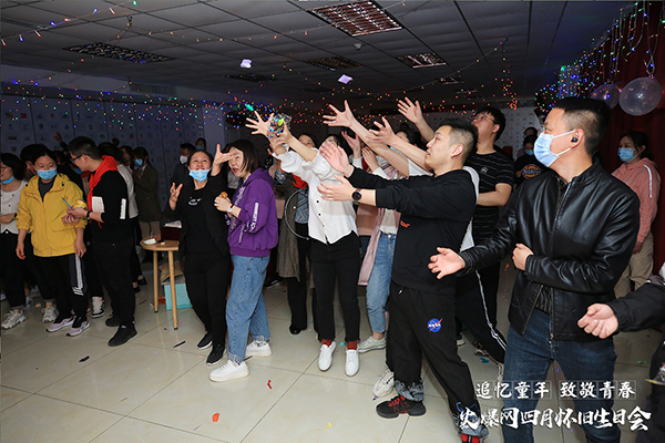 ��׷��ͯ�ꡤ�¾��ഺ���𱬾W(w��ng)4���f���Օ�(hu��)�A�M�e�k