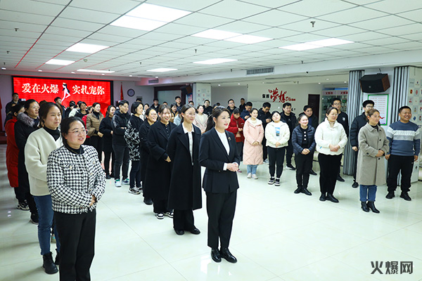 巾幗綻芳華,逐夢(mèng)新火爆!火爆網(wǎng)為員工發(fā)放女神節(jié)禮品! 巾幗綻芳華,逐夢(mèng)新火爆!火爆網(wǎng)為員工發(fā)放女神節(jié)禮品!