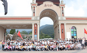 ���g�ɾ�����ɽ����֮�������g��