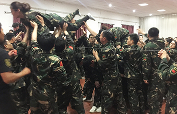 ֻ���B��ƴ�������ܳ�Խ������