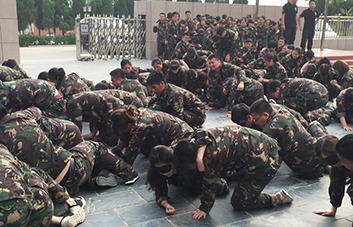 ���ڮ�������ϧ���£����ڮ���