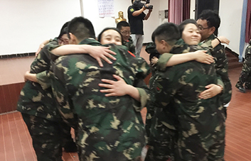 ���ڰl(f��)�F��߅������������߆݌��e�˵�ٝ��