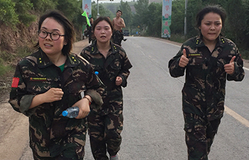 ���˲����������ŗ�������ֱǰ��