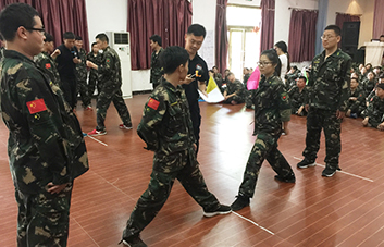 ���M�X����ȫ��Ŀ�˕r��ֻʣ�·������Є���