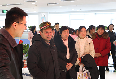 �íh(hu��n)�����ù�������ĸ�������T����ĸ���^�𱬾W��