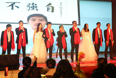 ����(��i)��ɽ��һ�������H�������˺ܶ��˵�����